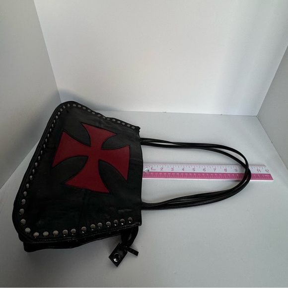 NWOT Purse- stylish and plenty of room for wallet, phone, keys, makeup, etc. - Picture 7 of 10